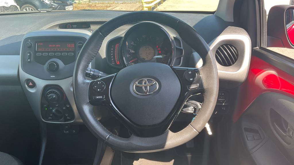 Toyota Aygo 1.0 Vvt-i X-play Euro 5 Euro 5 Red #7