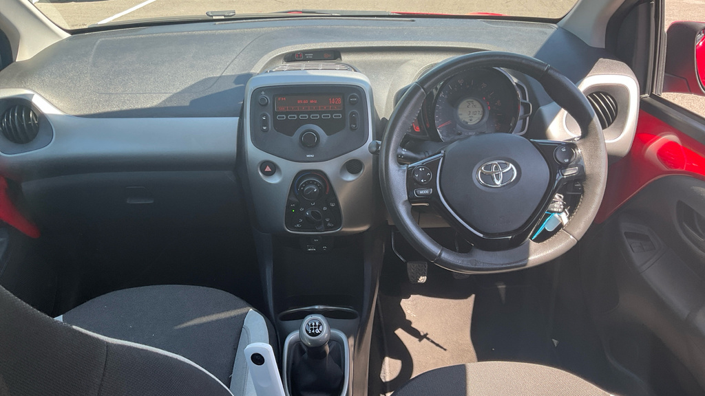 Toyota Aygo 1.0 Vvt-i X-play Hatchback Euro Red #6