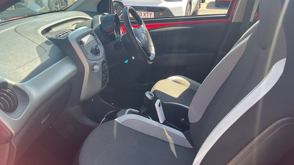 Toyota Aygo 1.0 Vvt-i X-play Hatchback Euro Red #5