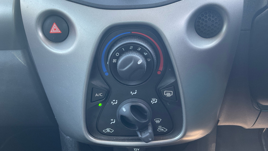 Toyota Aygo 1.0 Vvt-i X-play Euro 5 Euro 5 Red #27