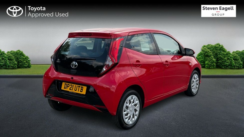 Toyota Aygo 1.0 Vvt-i X-play X-shift Euro 6 Safety Sense Red #2