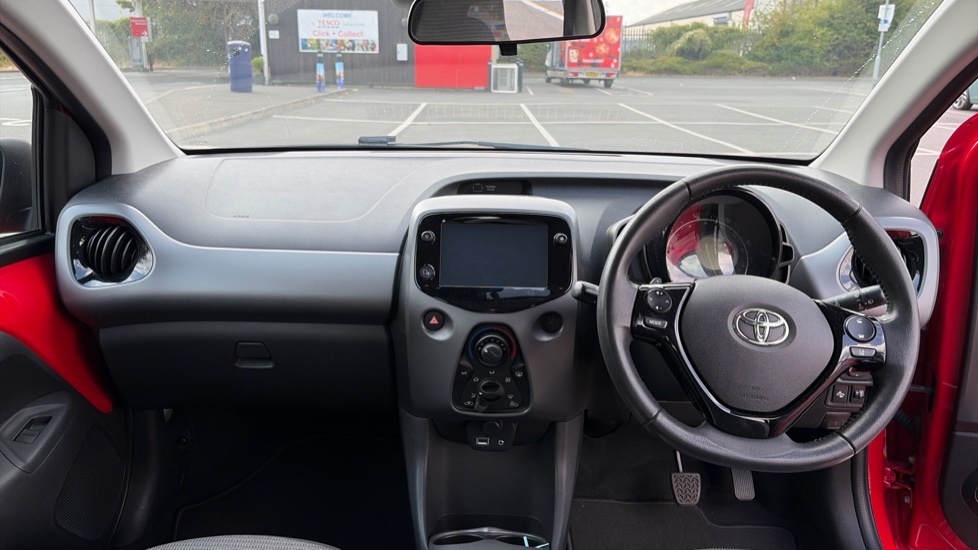 Toyota Aygo 1.0 Vvt-i X-play X-shift Euro 6 Safety Sense Red #6