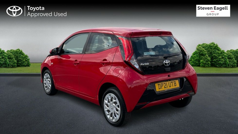 Toyota Aygo 1.0 Vvt-i X-play X-shift Euro 6 Safety Sense Red #4