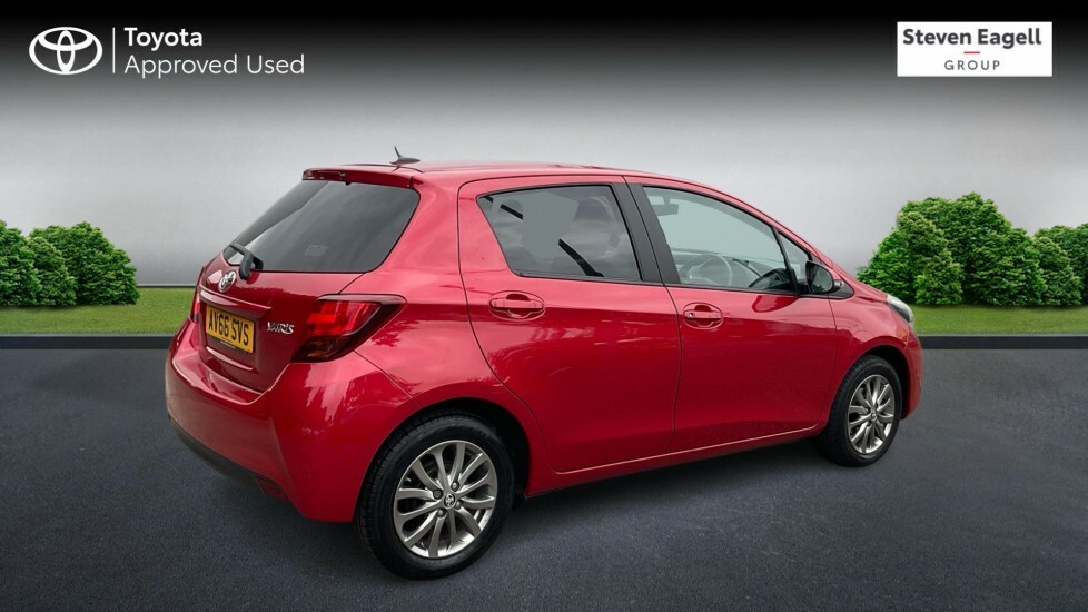 Toyota Yaris 1.33 Dual Vvt-i Icon Euro 6 Red #2