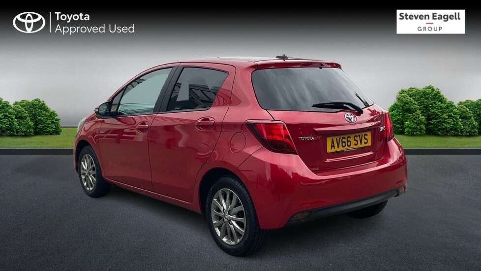 Toyota Yaris 1.33 Dual Vvt-i Icon Euro 6 Red #4