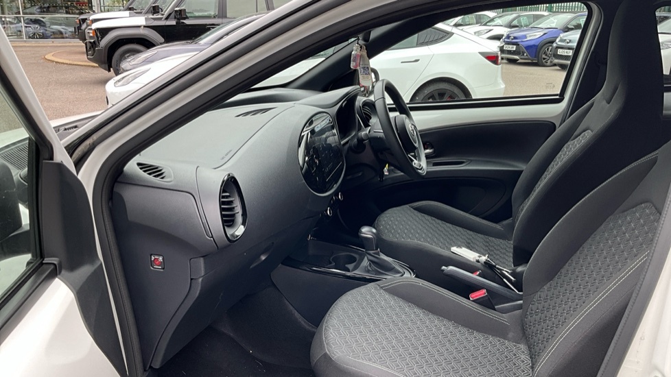 Toyota Aygo X 1.0 Vvt-i Edge X-shift Euro 6 Ss GF74AKP White #5