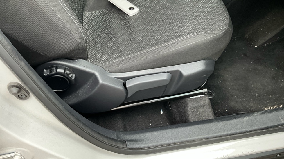 Toyota Aygo X Toyota Aygo X Pure Black #17