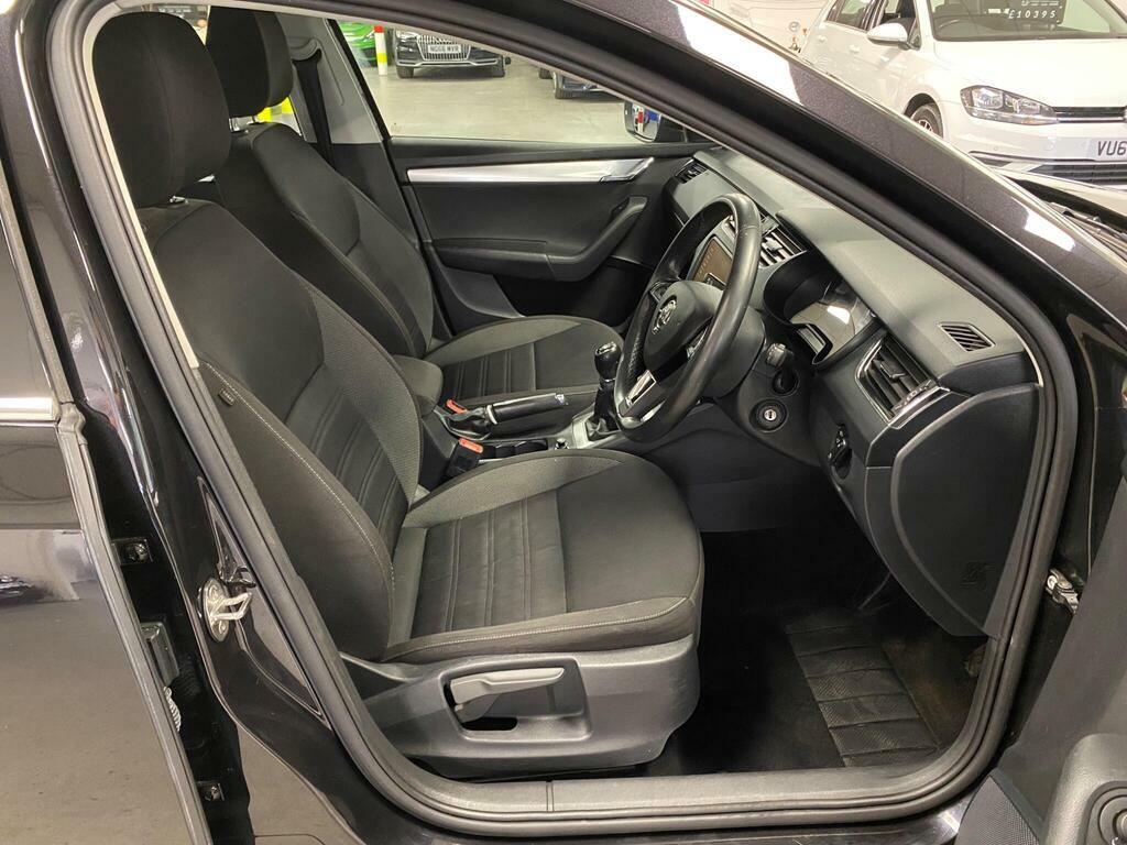Skoda Octavia 1.6 Tdi Se Technology Euro 6 S S Black #4