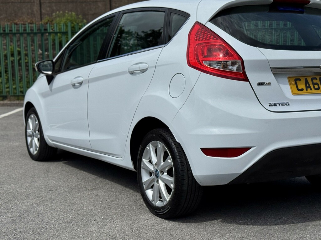 Ford Fiesta 1.6 Zetec S Hatchback 134 Gkm, White #14
