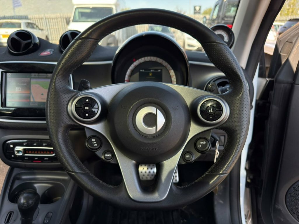 Smart Fortwo Coupe 1L Edition White White #6