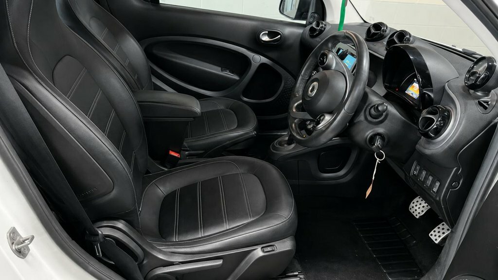 Smart Fortwo Coupe 1L Edition White White #2