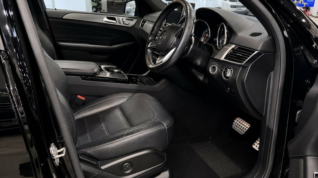 Mercedes-Benz GLE Class 2.1L Amg Night Edition Black #3