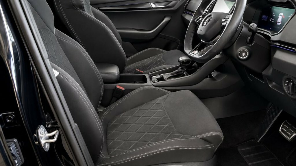 Skoda Karoq 2L Sportline Black #4