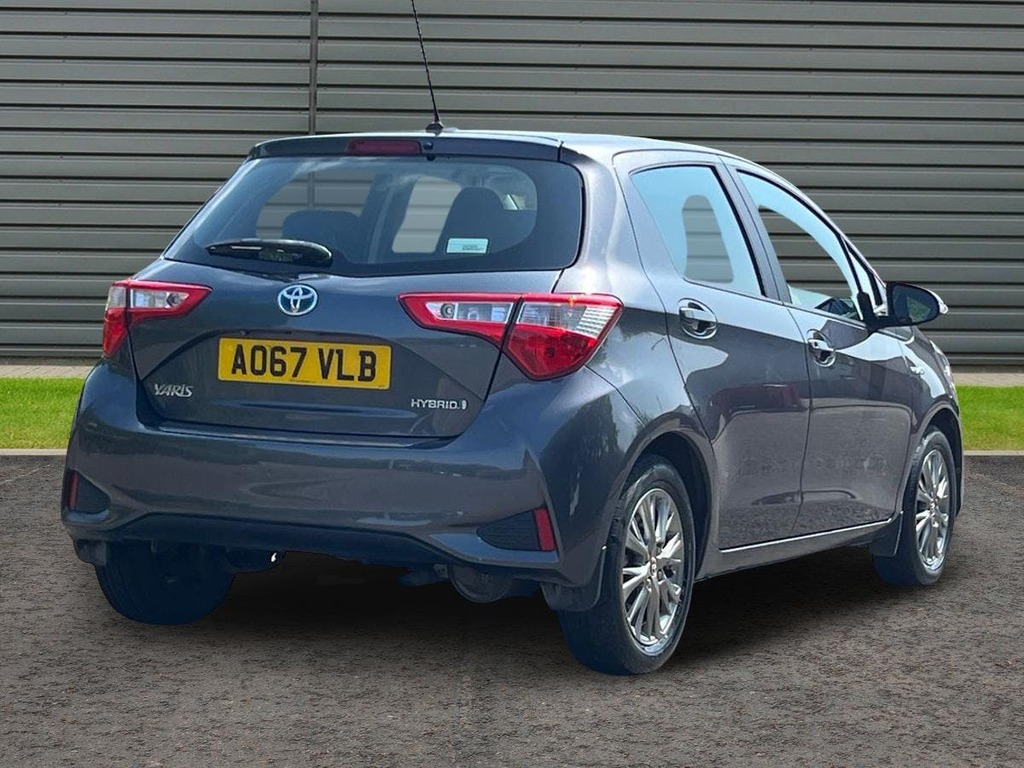 Toyota Yaris 1.5 Vvt-h Icon Tech Hatchback Hybrid E Grey #3