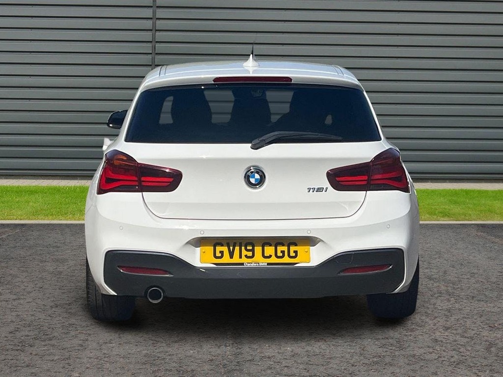 BMW 1 Series 1.5 118I M Sport Shadow Edition Hatchback Pet GV19CGG White #4
