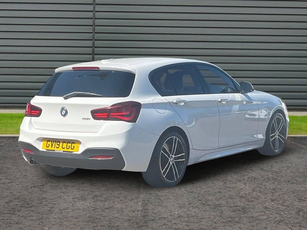 BMW 1 Series 1.5 118I M Sport Shadow Edition Hatchback Pet GV19CGG White #3