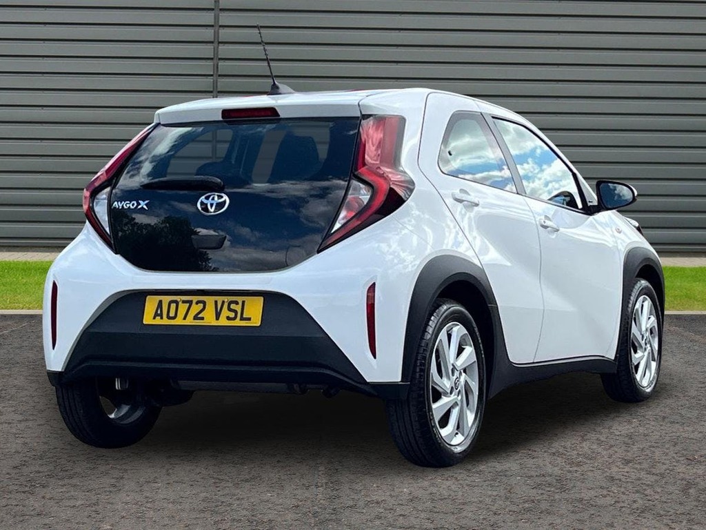 Toyota Aygo X 1.0 Vvt I Pure Hatchback AO72VSL White #3