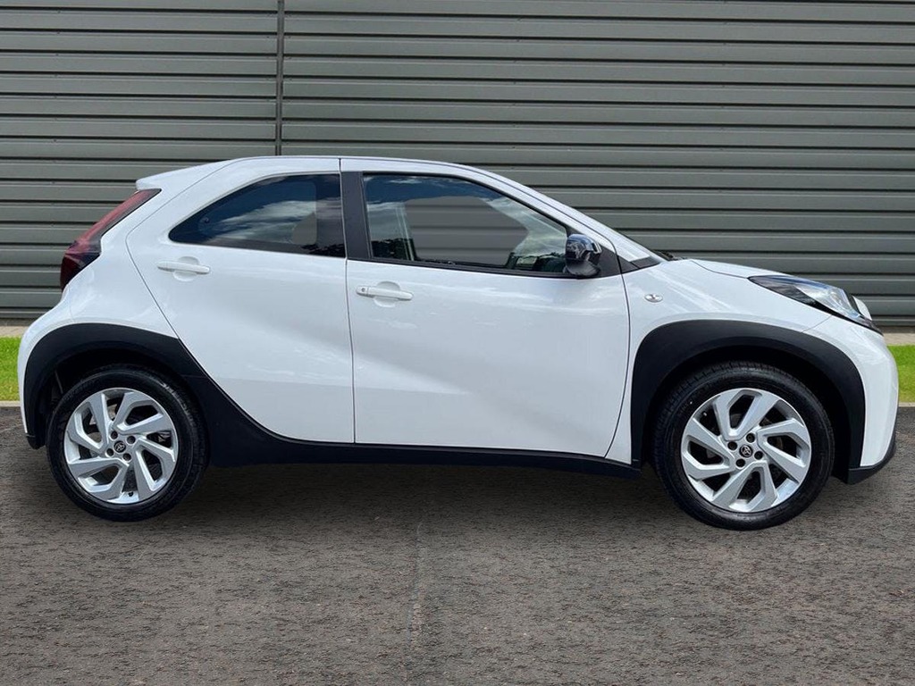 Toyota Aygo X 1.0 Vvt I Pure Hatchback AO72VSL White #2