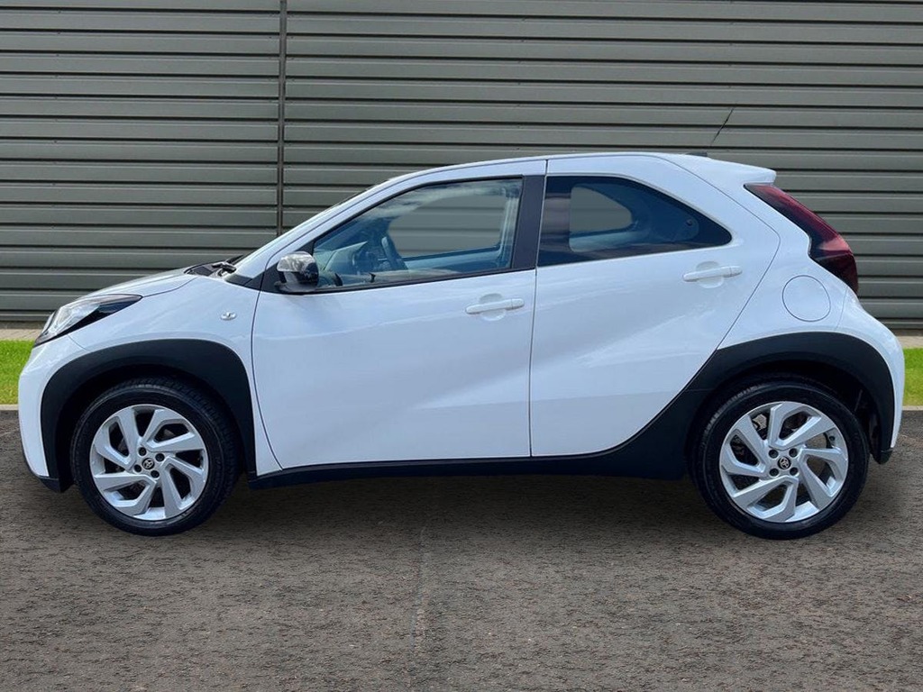 Toyota Aygo X 1.0 Vvt I Pure Hatchback AO72VSL White #6