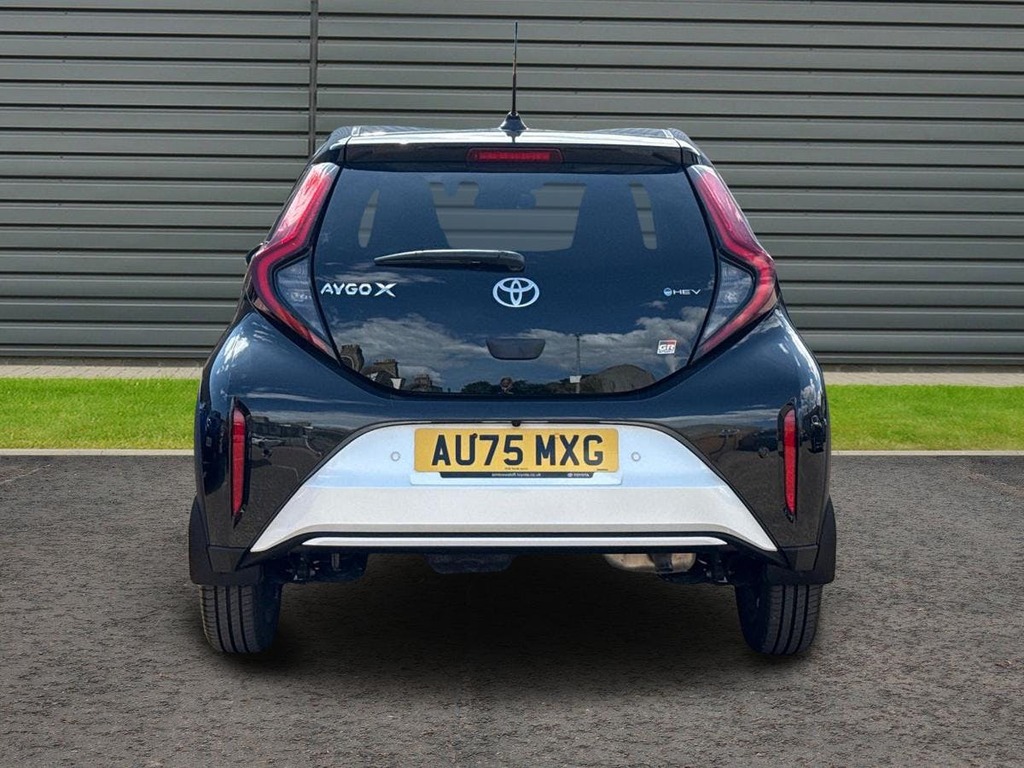 Toyota Aygo X 1.5 1.5H Gr Sport Hatchback Hybrid Cvt AU75MXG White #4
