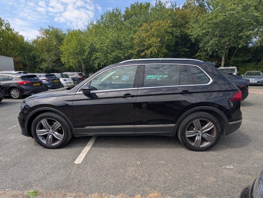 Volkswagen Tiguan 1.5 Tsi Evo Sel Suv Dsg SY69KUP Black #4