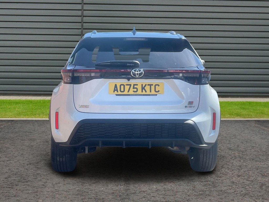 Toyota Yaris Cross 1.5 Vvt-h Gr Sport Suv Hybrid E Cvt White #4
