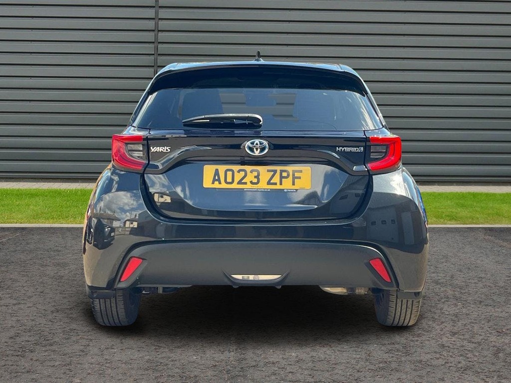 Toyota Yaris 1.5 Vvt-h Design Hatchback Hybrid E Cvt AO23ZPF Black #4