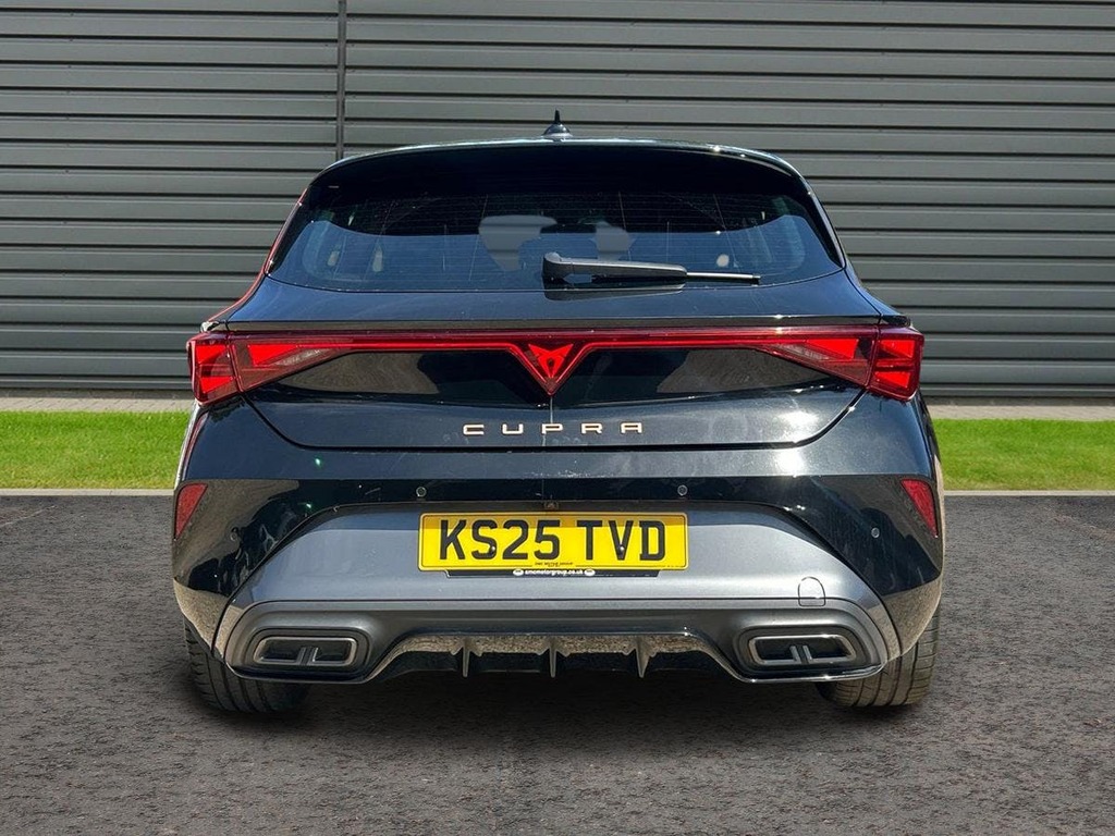 Cupra Leon 1.5 Tsi V2 Hatchback KS25TVD Black #4