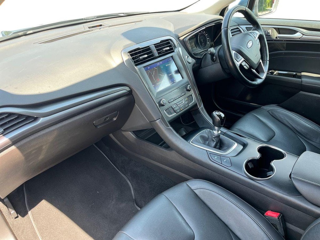 Ford Mondeo 2.0 Hybrid Titanium Edition Black #13