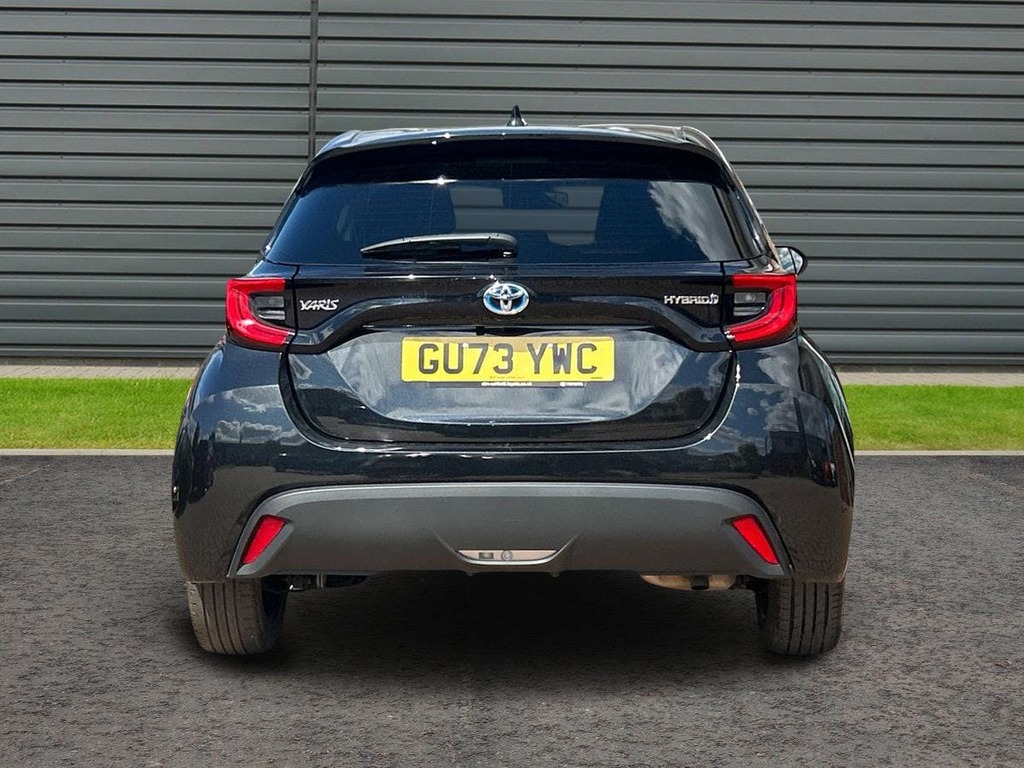 Toyota Yaris 1.5 Vvt-h Design Hatchback Hybrid E Cvt GU73YWC Black #4