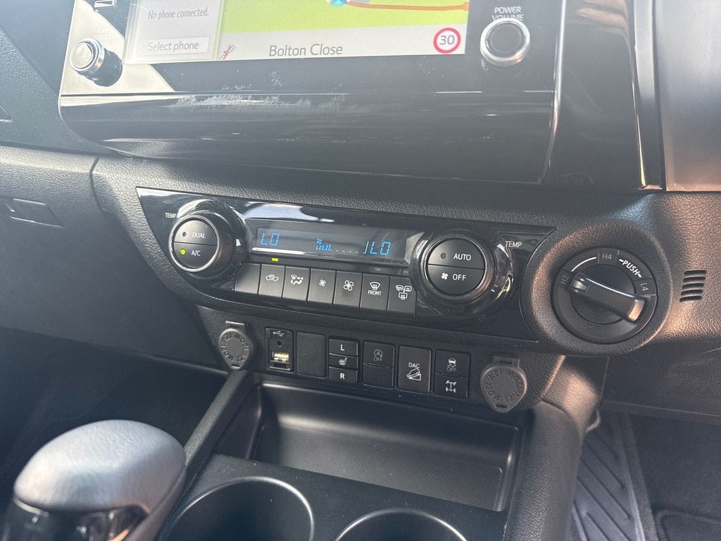 Toyota HILUX 2.8 D-4d Invincible X Pickup Double Cab Brown #14