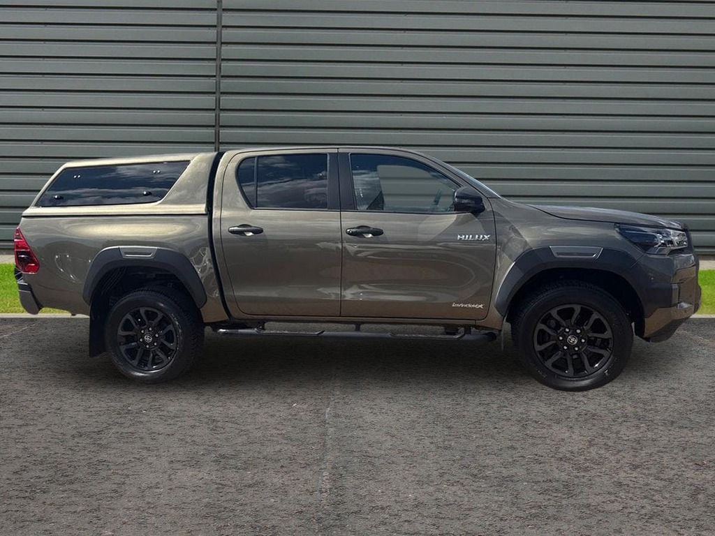 Toyota HILUX 2.8 D-4d Invincible X Pickup Double Cab Brown #2