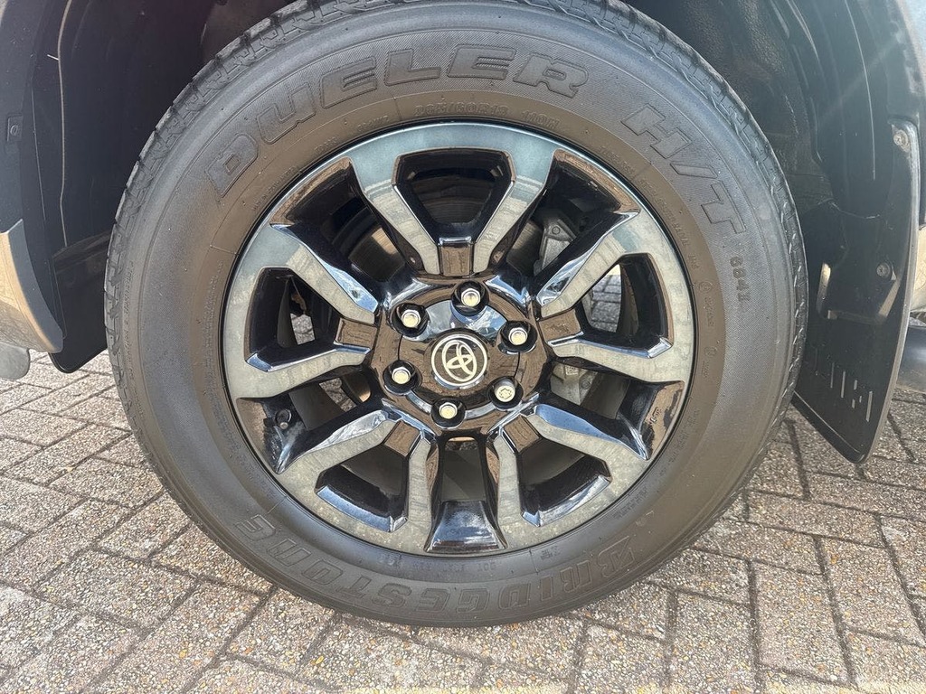 Toyota HILUX 2.8 D-4d Invincible X Pickup Double Cab Brown #26