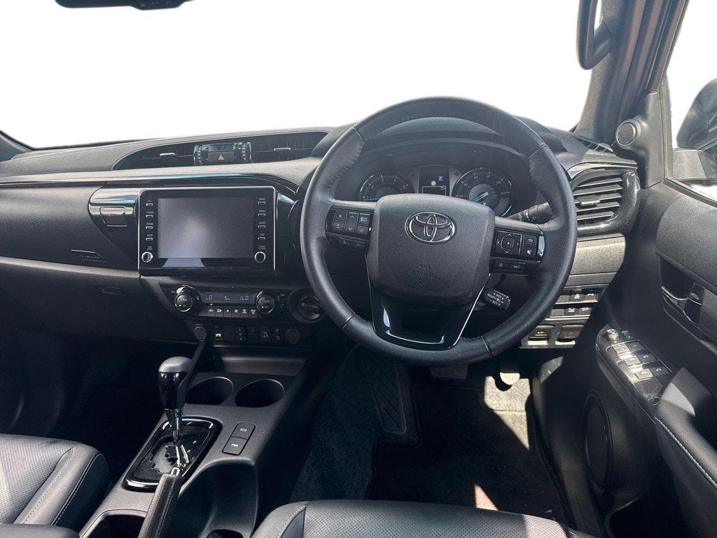Toyota HILUX 2.8 D-4d Invincible X Pickup Double Cab Brown #10
