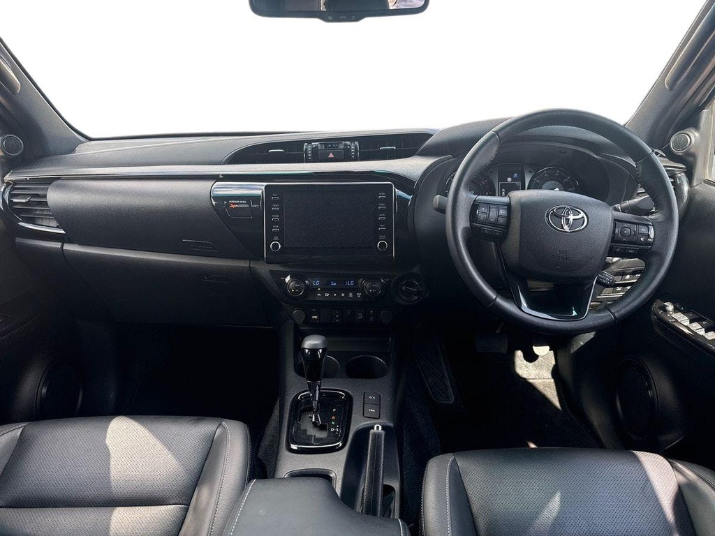 Toyota HILUX 2.8 D-4d Invincible X Pickup Double Cab Brown #11