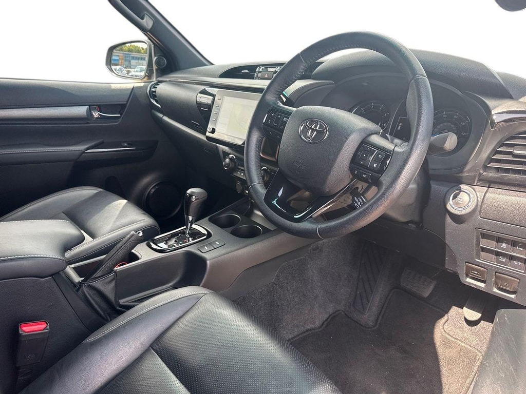 Toyota HILUX 2.8 D-4d Invincible X Pickup Double Cab Brown #9