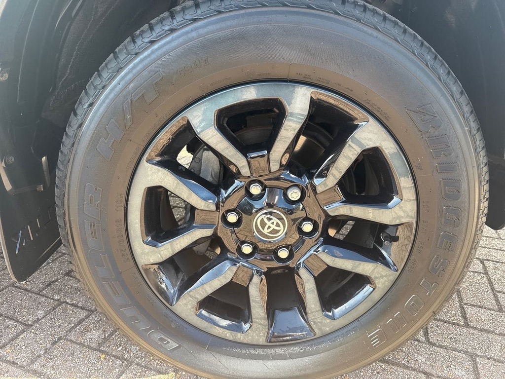 Toyota HILUX 2.8 D-4d Invincible X Pickup Double Cab Brown #29
