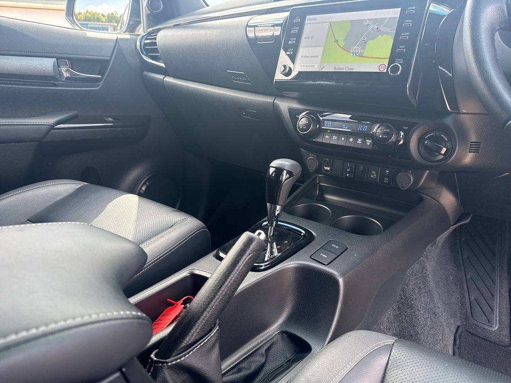 Toyota HILUX 2.8 D-4d Invincible X Pickup Double Cab Brown #13