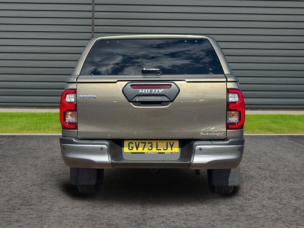 Toyota HILUX 2.8 D-4d Invincible X Pickup Double Cab Brown #4