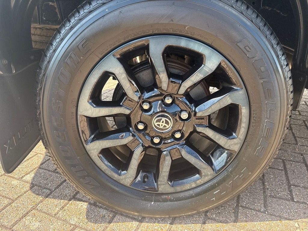 Toyota HILUX 2.8 D-4d Invincible X Pickup Double Cab Brown #28