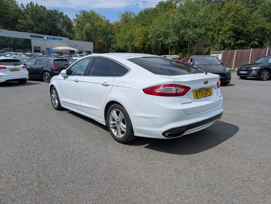 Ford Mondeo 2.0T Ecoboost Titanium Hatchback White #4