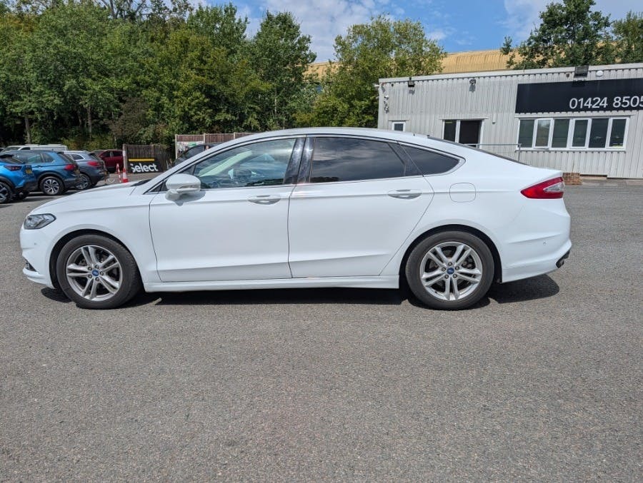 Ford Mondeo 2.0T Ecoboost Titanium Hatchback White #3