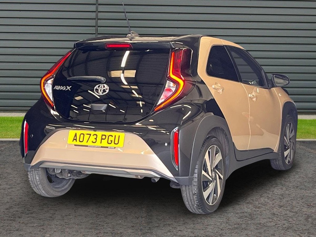 Toyota Aygo X 1.0 Vvt I Exclusive Hatchback Beige #3