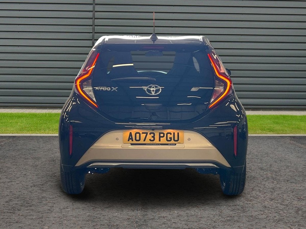 Toyota Aygo X 1.0 Vvt I Exclusive Hatchback Beige #4