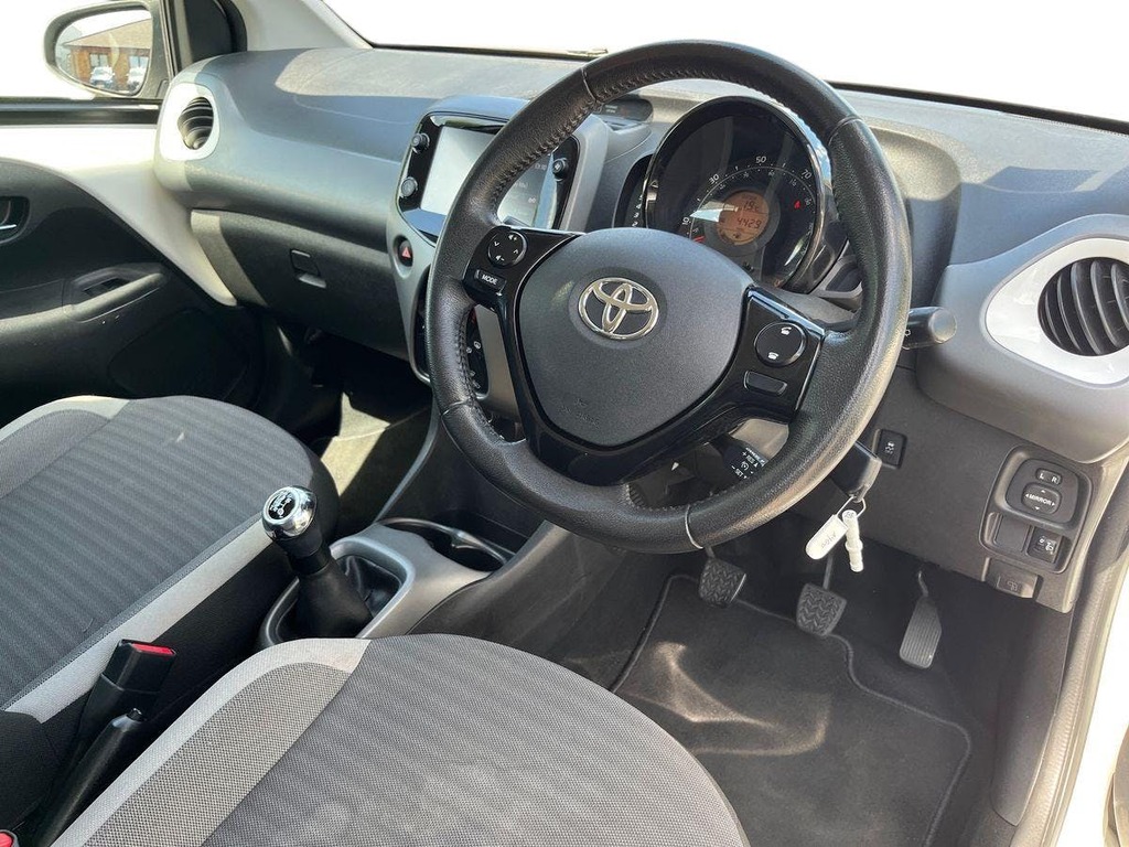 Toyota Aygo 1.0 Vvt-i X-play Tss X-shift Grey #9