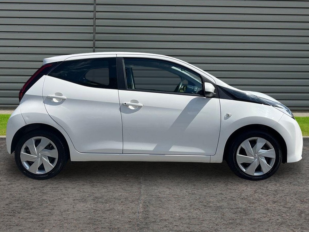 Toyota Aygo 1.0 Vvt I X Play Hatchback White #2