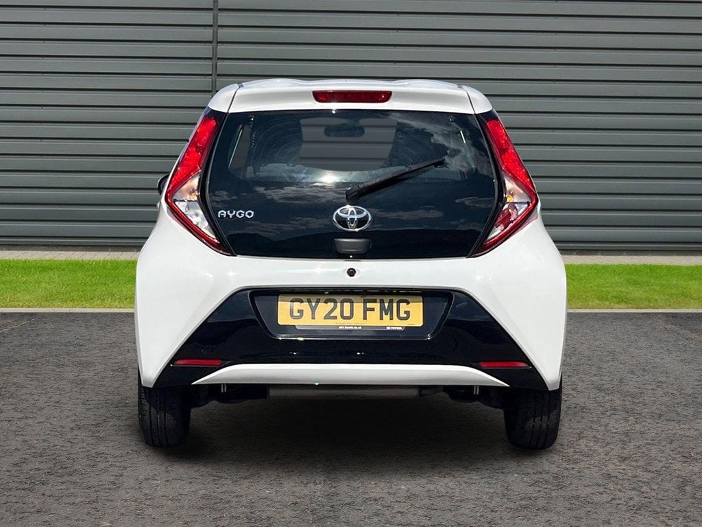 Toyota Aygo 1.0 Vvt I X Play Hatchback White #4