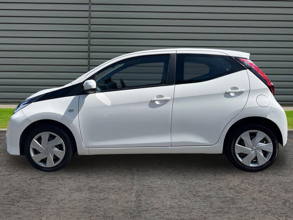 Toyota Aygo 1.0 Vvt I X Play Hatchback White #6