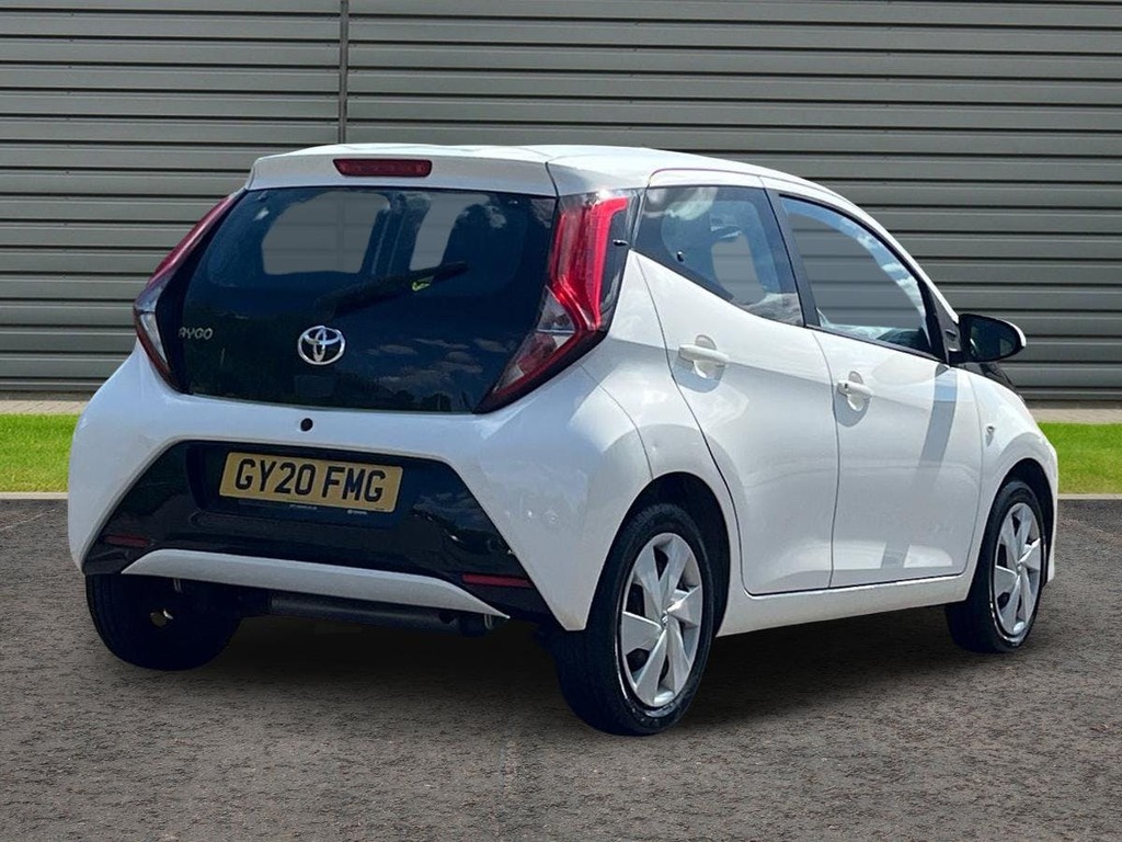 Toyota Aygo 1.0 Vvt I X Play Hatchback White #3