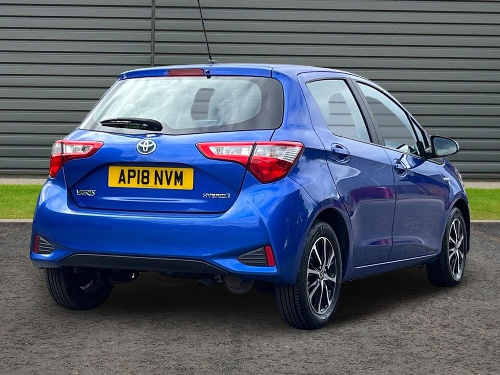 Toyota Yaris 1.5 Vvt-h Icon Tech Hatchback Hybrid E Blue #3